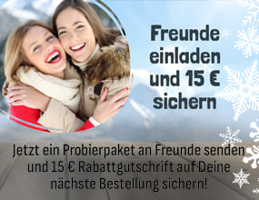 „Zwei lächelnde Frauen in Winterkleidung mit Text: ‚100 % Genuss verschenken – kostenloses Probierpaket verschenken und 15 € Rabattgutschrift sichern‘.“