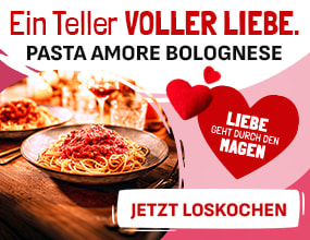 Rezept-Teaser von Gefro: Teller mit Spaghetti und Bolognese-Sauce auf Holztisch, dazu Herzmotiv. Text: „Ein Teller voller Liebe. Pasta Amore Bolognese.“ Button „Jetzt loskochen“.