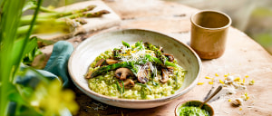 Bärlauch-Risotto mit Pilzen, Spargel und Pesto Verde