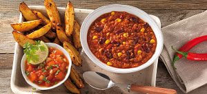 Chili sin Carne mit feurigen Kartoffelwedges und Salsa