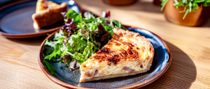 Quiche Lorraine mit Rucola-Salat