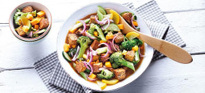 Gebratener Sesamtofu mit süß-saurer Mangosoße