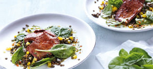 Linsen-Paprikasalat mit Rindfleischschnitzel