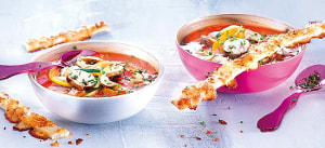 Tomaten-Gemüsesuppe mit Mozzarellasticks