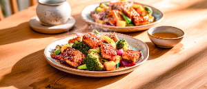 Gebratener Sesamtofu mit süß-saurer Mangosoße