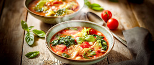 Tomatensuppe mit Wirsing und Bohnen