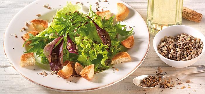 Knackiger Mesclin Salat Mit Croutons Gefro