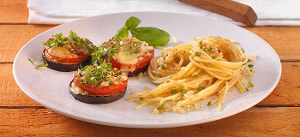 Feurige Knoblauch-Spaghetti mit überbackenen Auberginen