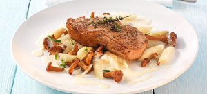 Spargel-Pfifferling-Ragout mit Kalbssteak