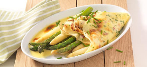 Spargel mit gratinierten Schinkenpfannkuchen